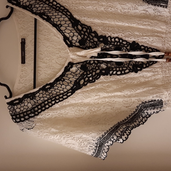 Anthropologie Hazel Lace Bat Wing Blouse - Picture 7 of 13